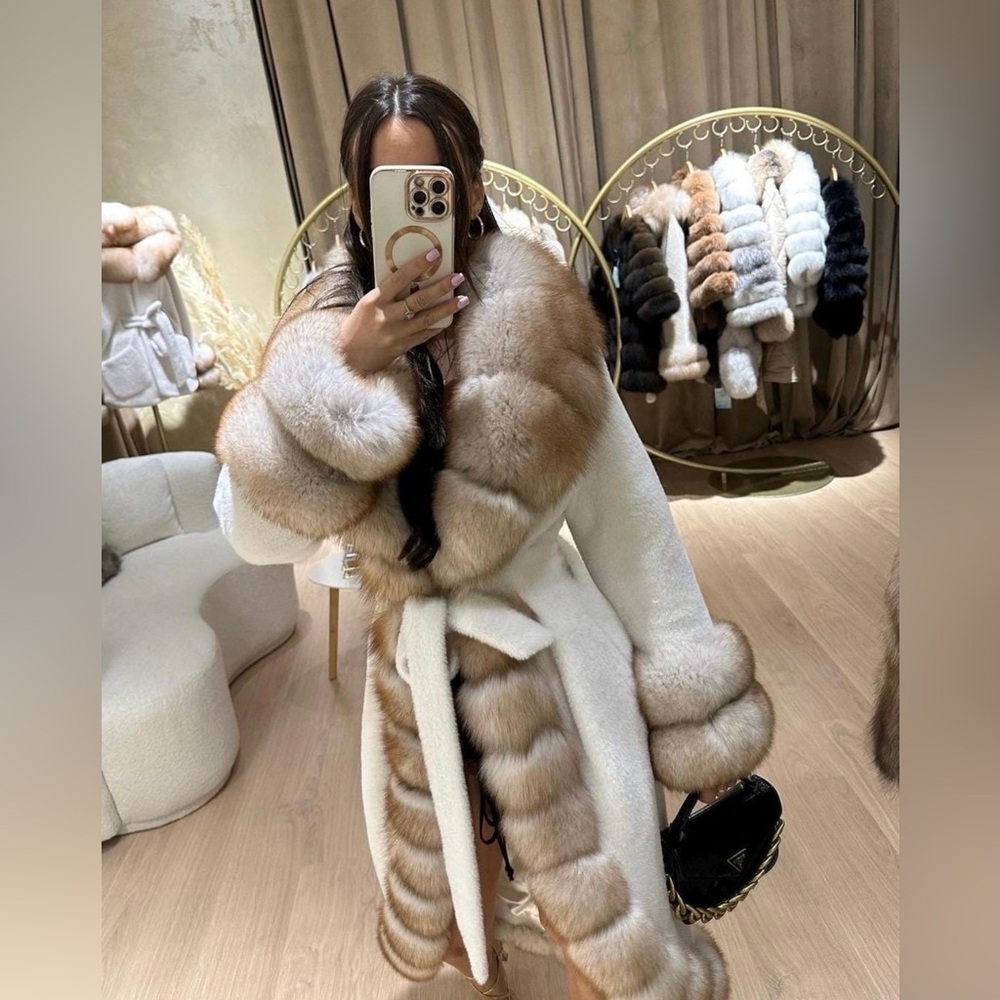 Luxurious Alcantra coat with fox Fur details - Picture 2 of 5